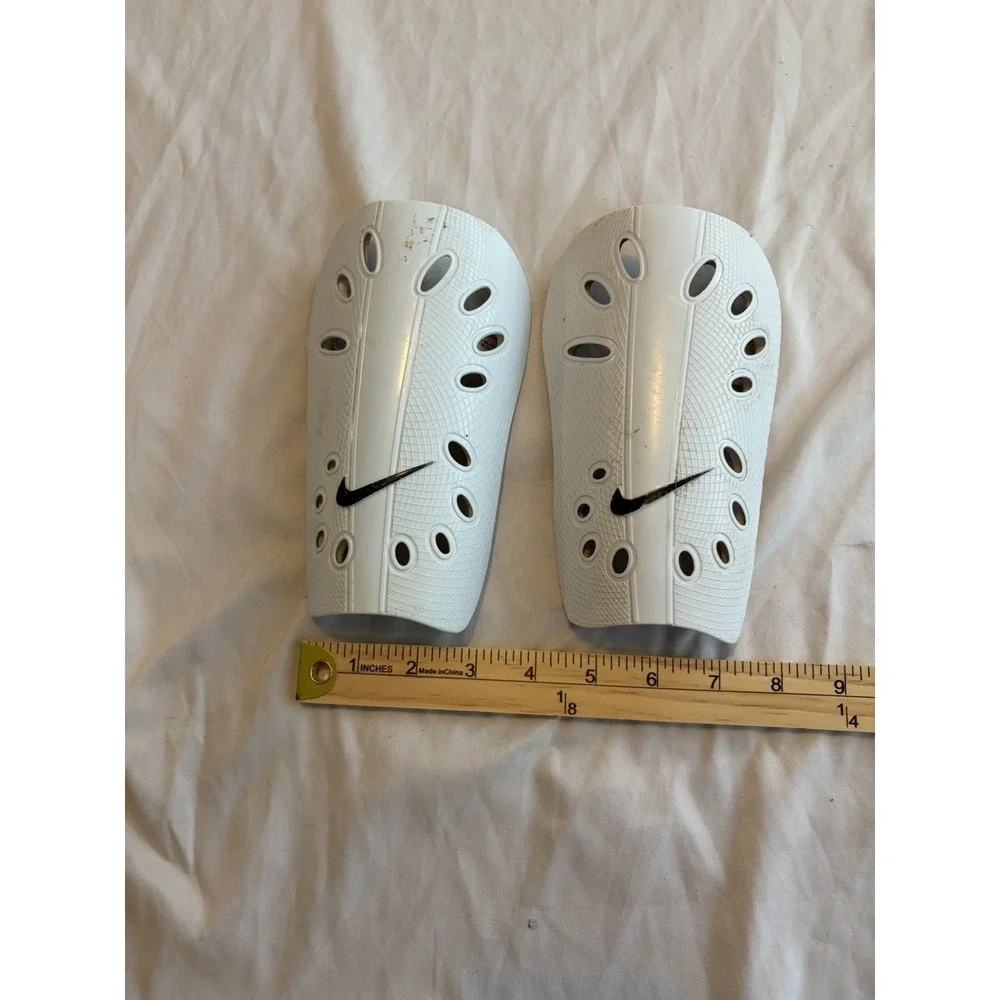 Nike Kids Soccer Shin Guards Size Large